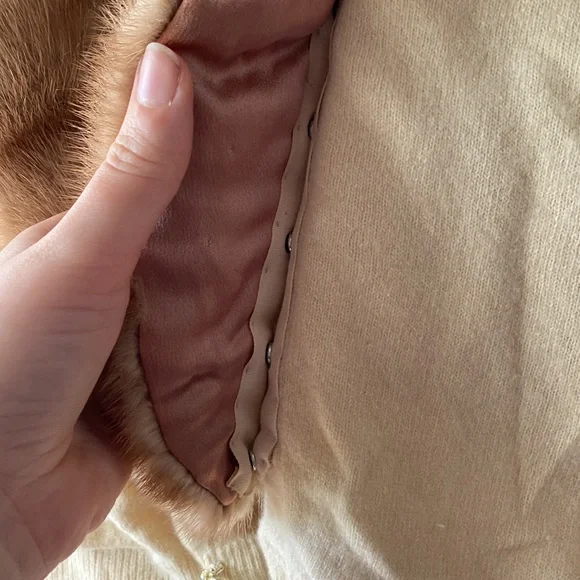 Vintage Cashmere Cardigan with Removable Fur Collar. - Picture 5 of 9